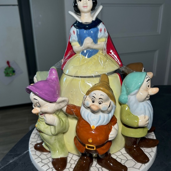 Disney | Kitchen | New Disneys Snow White The Seven Dwarfs Cookie Jar